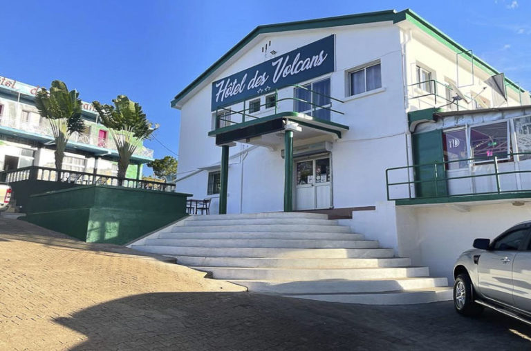 Lire la suite à propos de l’article Hôtel Des Volcans **