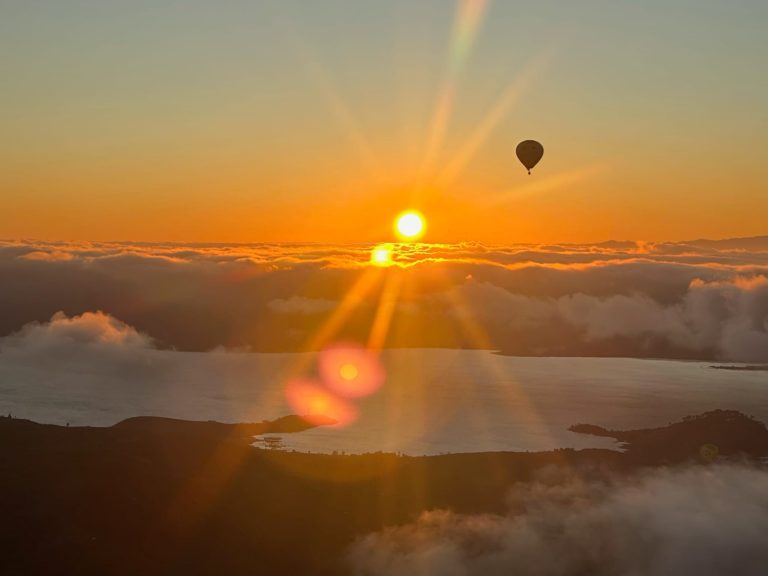 Lire la suite à propos de l’article C’est parti pour une aventure dans les cieux avec le raid en montgolfière dans la grande île!