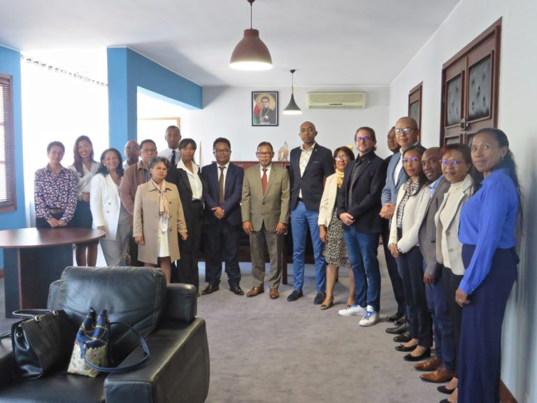 Lire la suite à propos de l’article La Confédération du Tourisme de Madagascar (CTM) présente ses vœux à Monsieur Joël RANDRIAMANDRANTO pour la nouvelle année