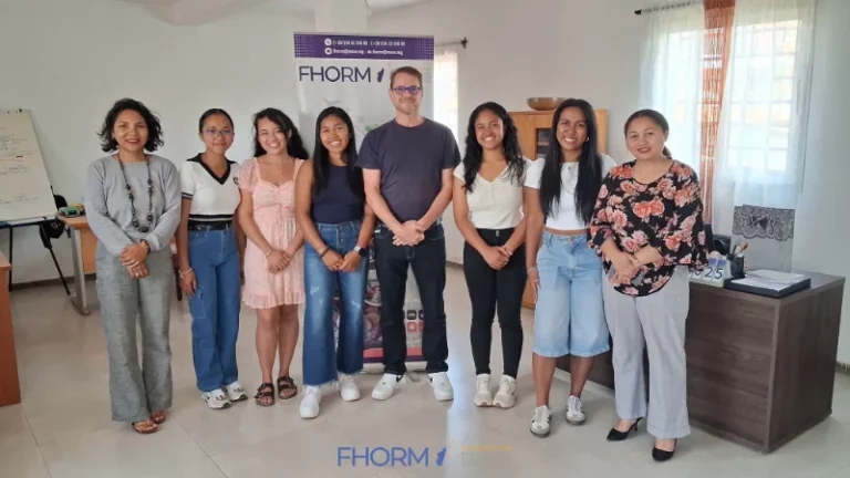 Lire la suite à propos de l’article 𝗟𝗮 FHORM 𝐫é𝐚𝐟𝐟𝐢𝐫𝐦𝐞 𝐚𝐮𝐣𝐨𝐮𝐫𝐝’𝐡𝐮𝐢, 𝐚𝐯𝐞𝐜 𝐜𝐨𝐧𝐯𝐢𝐜𝐭𝐢𝐨𝐧 𝐞𝐭 𝐫𝐞𝐬𝐩𝐨𝐧𝐬𝐚𝐛𝐢𝐥𝐢𝐭é, 𝐬𝐨𝐧 𝐞𝐧𝐠𝐚𝐠𝐞𝐦𝐞𝐧𝐭 𝐩𝐫𝐨𝐟𝐨𝐧𝐝 𝐞𝐧 𝐟𝐚𝐯𝐞𝐮𝐫 𝐝𝐞 𝐥’𝐞𝐦𝐩𝐥𝐨𝐲𝐚𝐛𝐢𝐥𝐢𝐭é 𝐞𝐭 𝐝𝐞 𝐥’𝐚𝐯𝐞𝐧𝐢𝐫 𝐝𝐞𝐬 𝐣𝐞𝐮𝐧𝐞𝐬 𝐌𝐚𝐥𝐚𝐠𝐚𝐬𝐲.